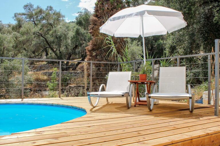 Κατασκευή κατοικίας με πισίνα