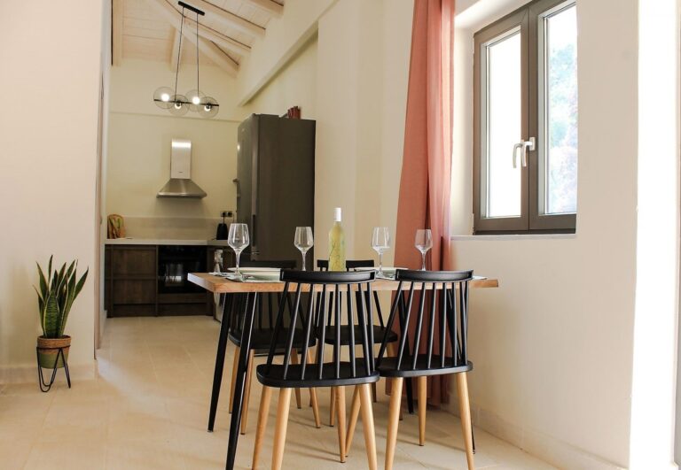 Κατασκευή κατοικίας με πισίνα