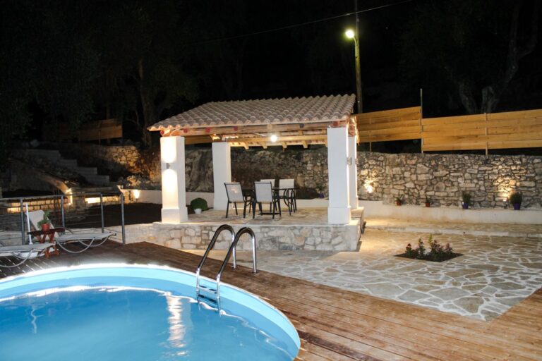 Κατασκευή κατοικίας με πισίνα